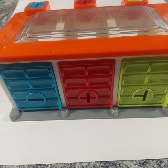 Battat 3 Car garge Color Sorting Playset Cause Effect matching - Picture 9 of 9